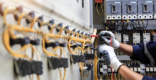 Professional Electrician technician working in Hillsboro, TX